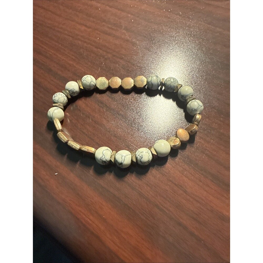 Natural Howlite Beaded Braclet White and Gray With Metal Shapes Stretch